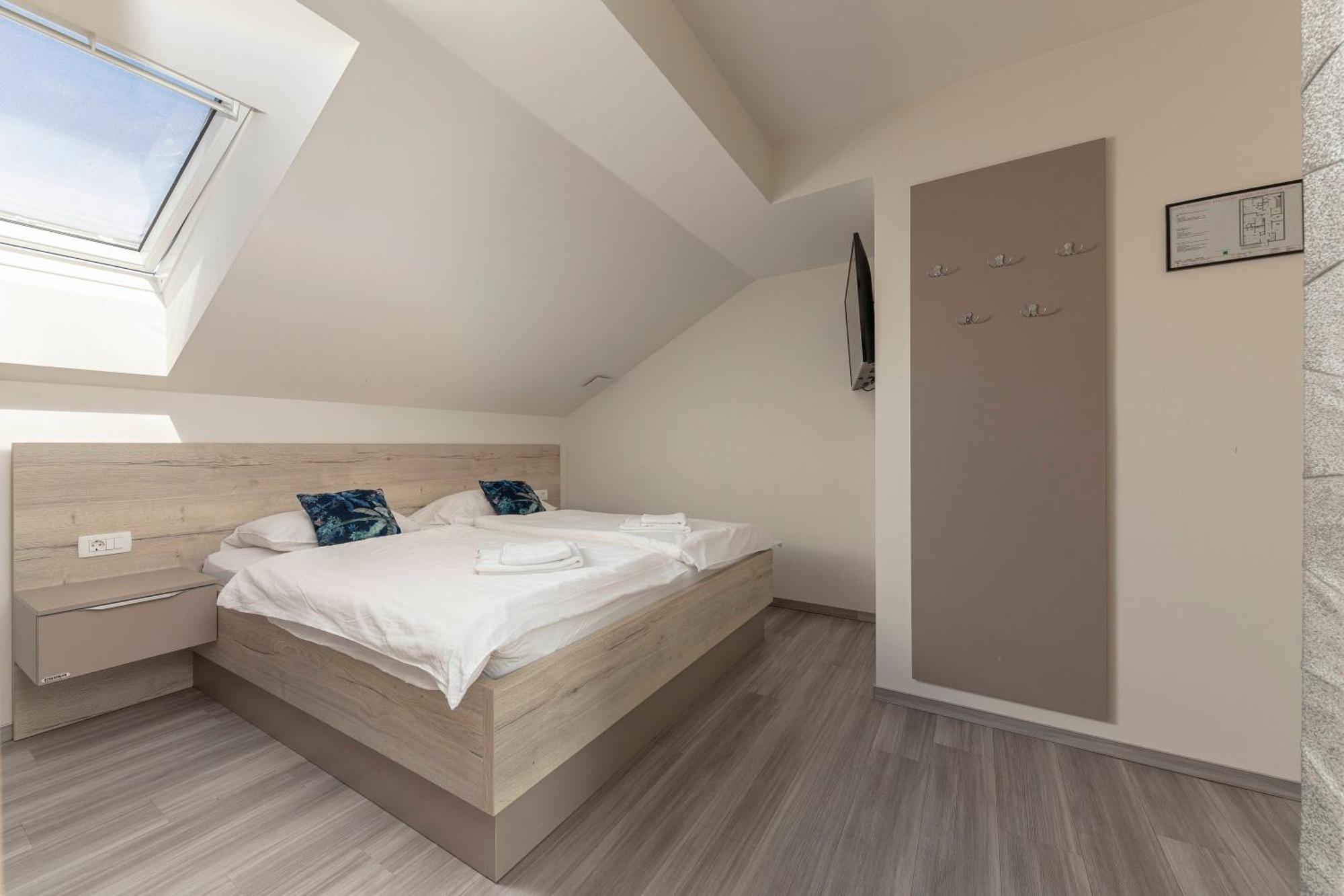 Rooms S Center Словенске-Конице Экстерьер фото